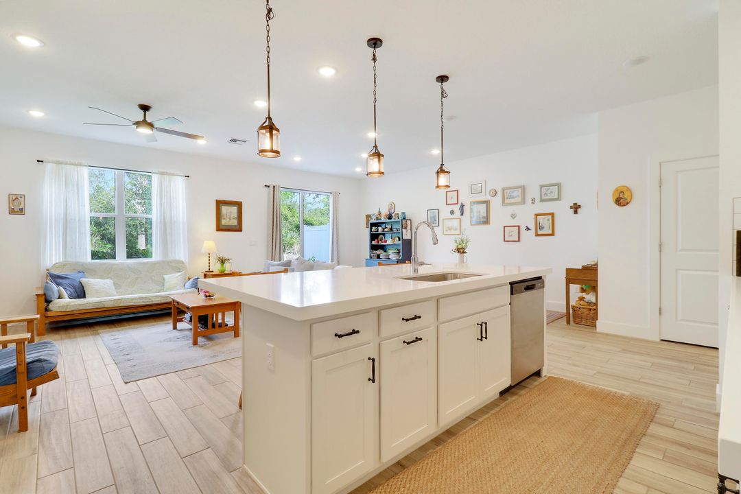 待售: $435,000 (3 贝兹, 2 浴室, 1974 平方英尺)