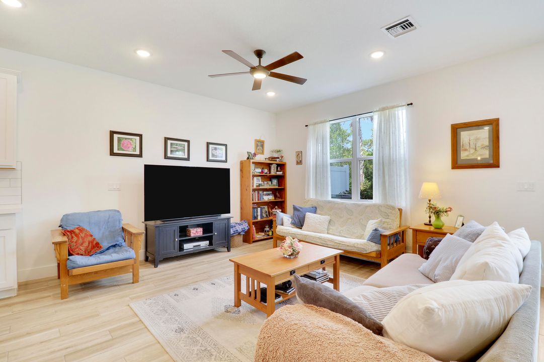 待售: $435,000 (3 贝兹, 2 浴室, 1974 平方英尺)