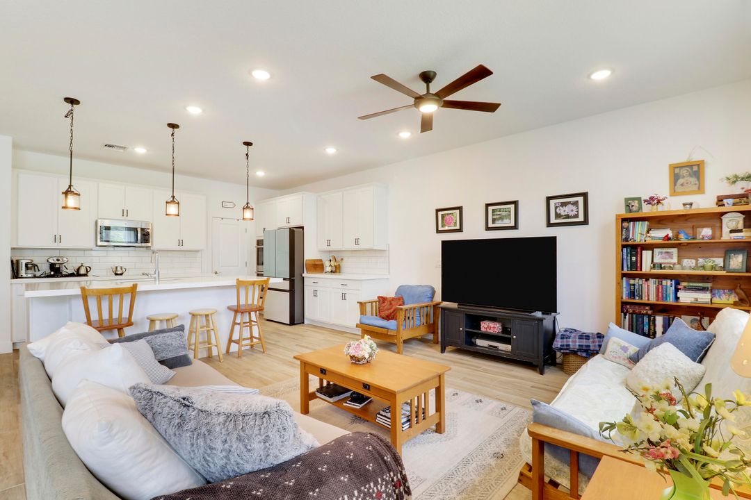 待售: $435,000 (3 贝兹, 2 浴室, 1974 平方英尺)