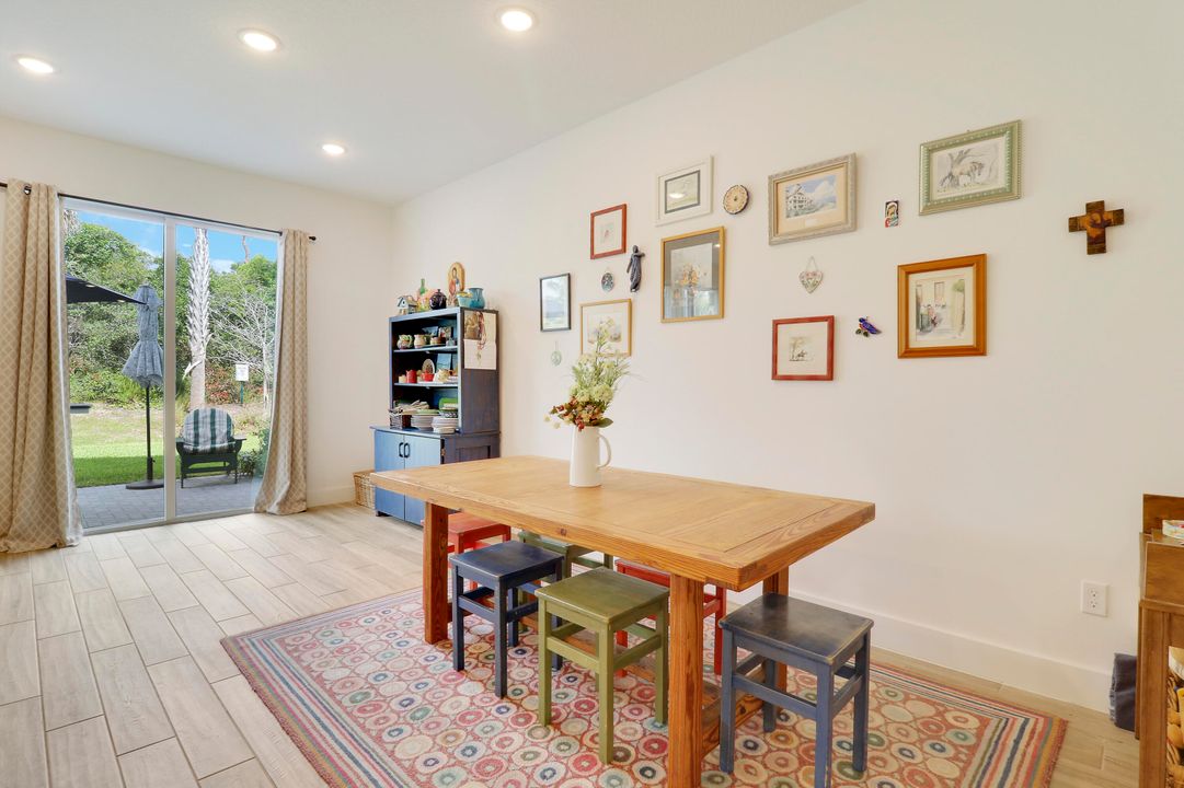 待售: $435,000 (3 贝兹, 2 浴室, 1974 平方英尺)