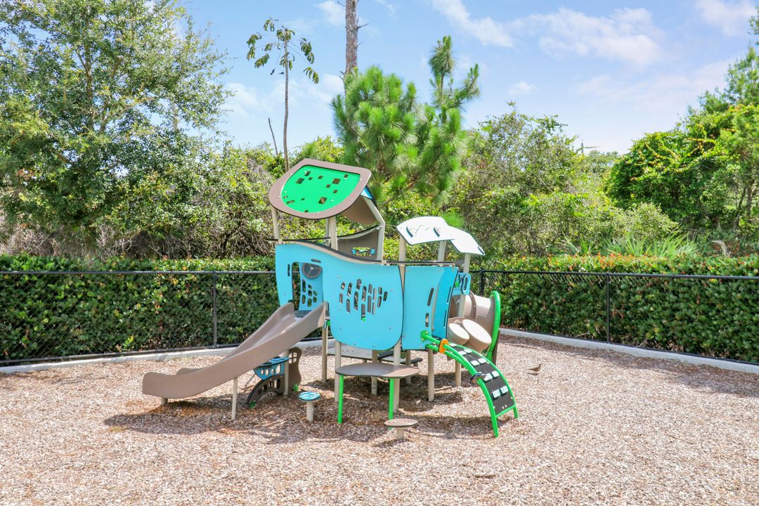 待售: $435,000 (3 贝兹, 2 浴室, 1974 平方英尺)