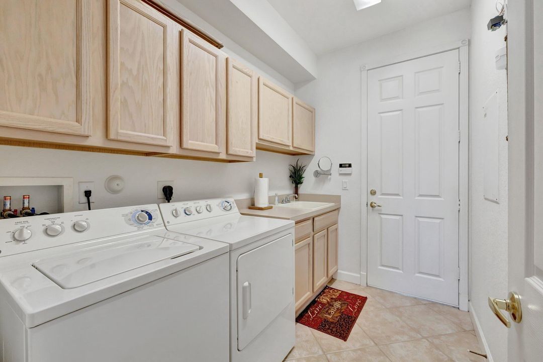 待售: $1,295,000 (4 贝兹, 3 浴室, 2818 平方英尺)