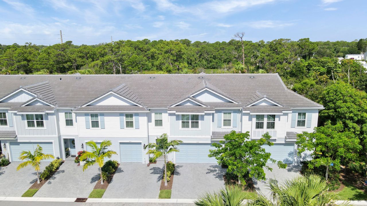 待售: $435,000 (3 贝兹, 2 浴室, 1974 平方英尺)