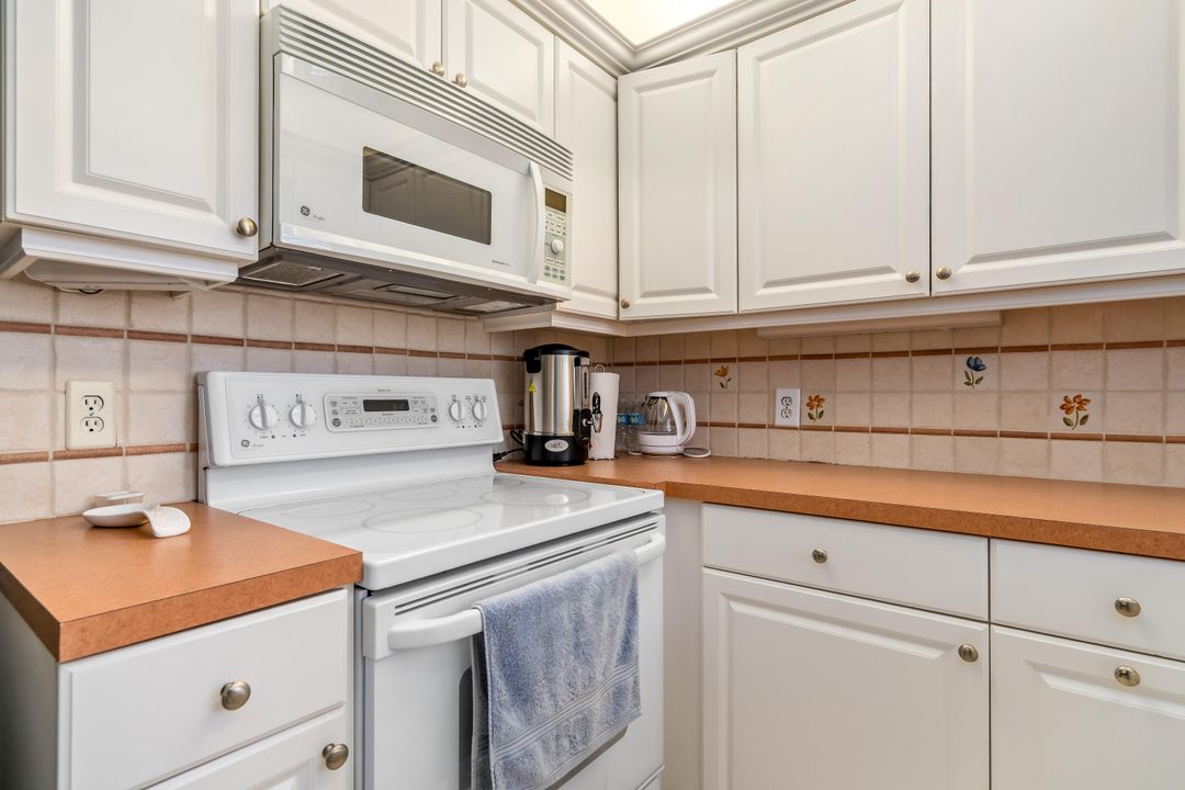 Active With Contract: $134,900 (2 beds, 2 baths, 841 Square Feet)