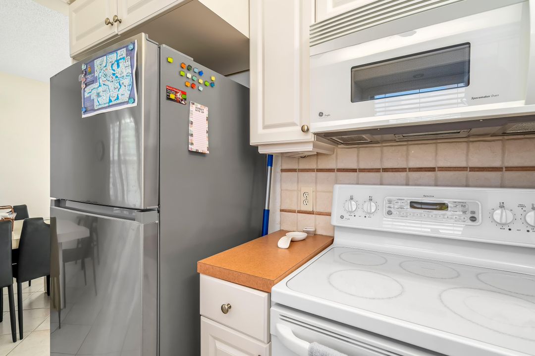 Active With Contract: $134,900 (2 beds, 2 baths, 841 Square Feet)