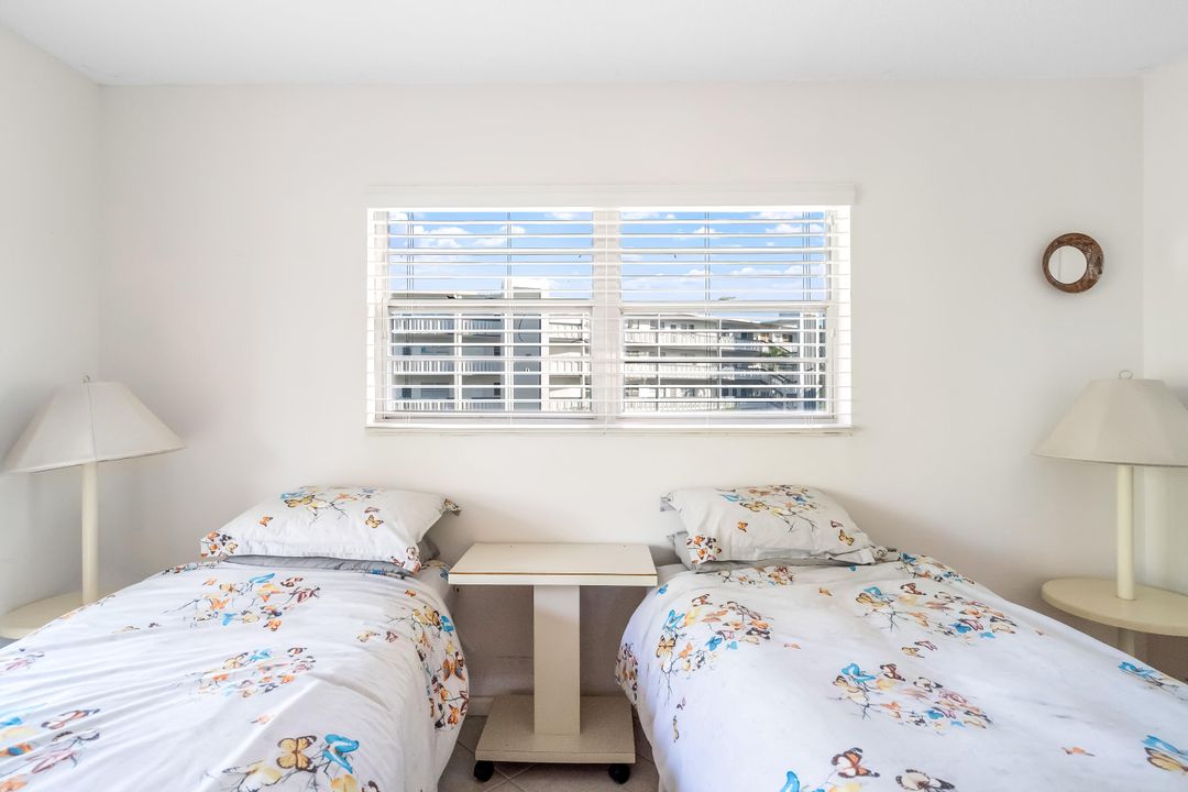 Active With Contract: $134,900 (2 beds, 2 baths, 841 Square Feet)