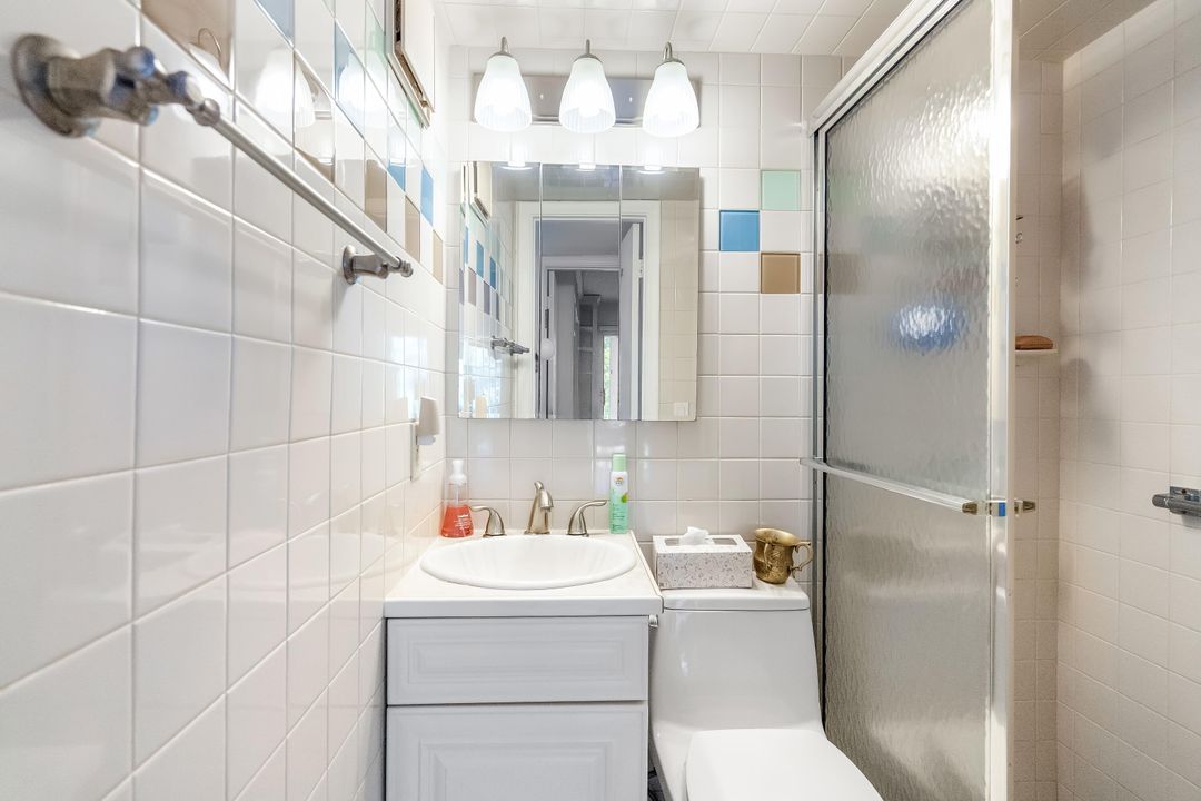 Active With Contract: $134,900 (2 beds, 2 baths, 841 Square Feet)