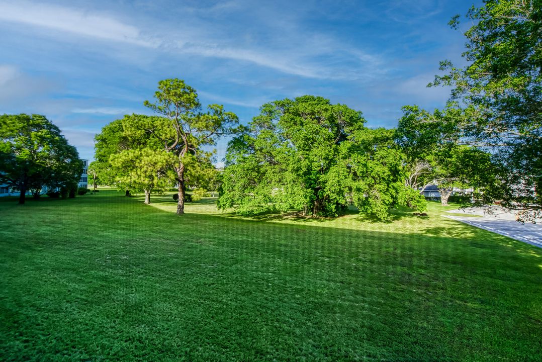 Active With Contract: $134,900 (2 beds, 2 baths, 841 Square Feet)