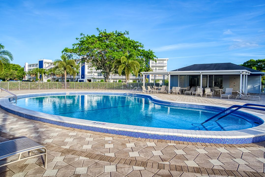 Active With Contract: $134,900 (2 beds, 2 baths, 841 Square Feet)