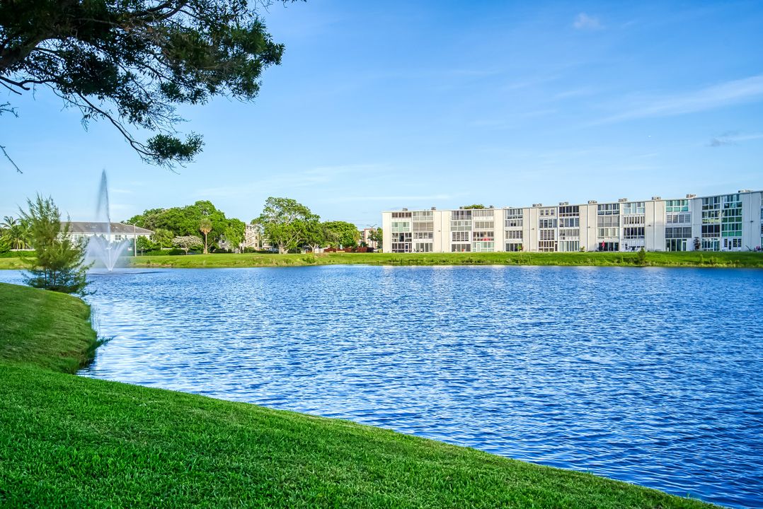 Active With Contract: $134,900 (2 beds, 2 baths, 841 Square Feet)