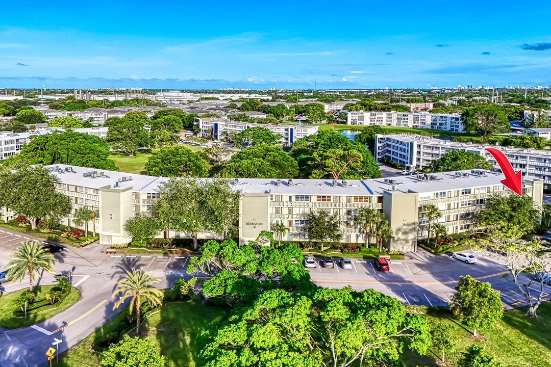 Active With Contract: $134,900 (2 beds, 2 baths, 841 Square Feet)