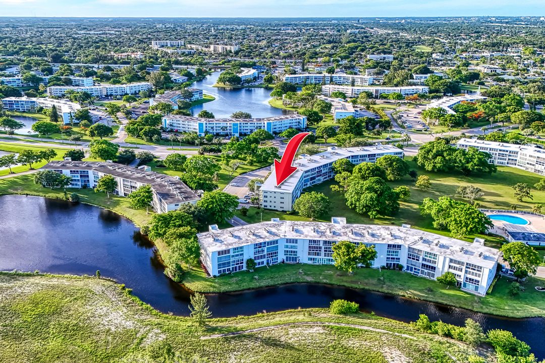 Active With Contract: $134,900 (2 beds, 2 baths, 841 Square Feet)