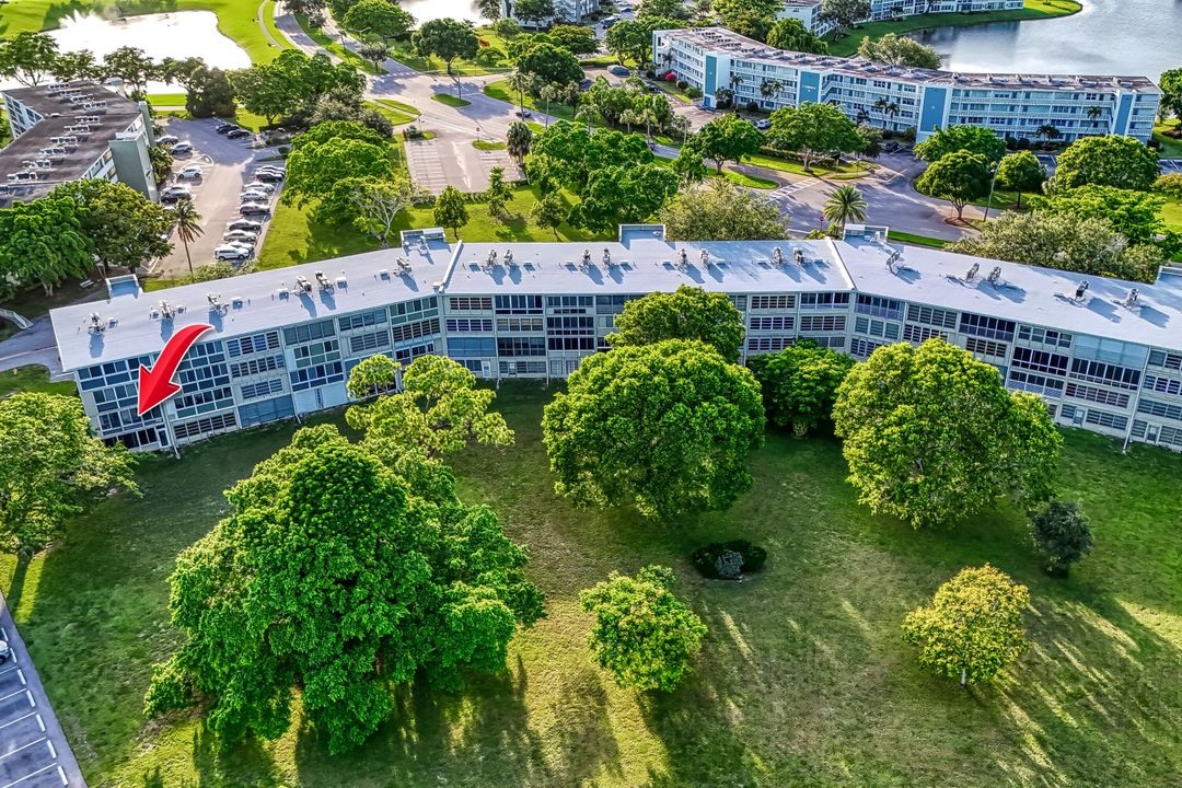 Active With Contract: $134,900 (2 beds, 2 baths, 841 Square Feet)