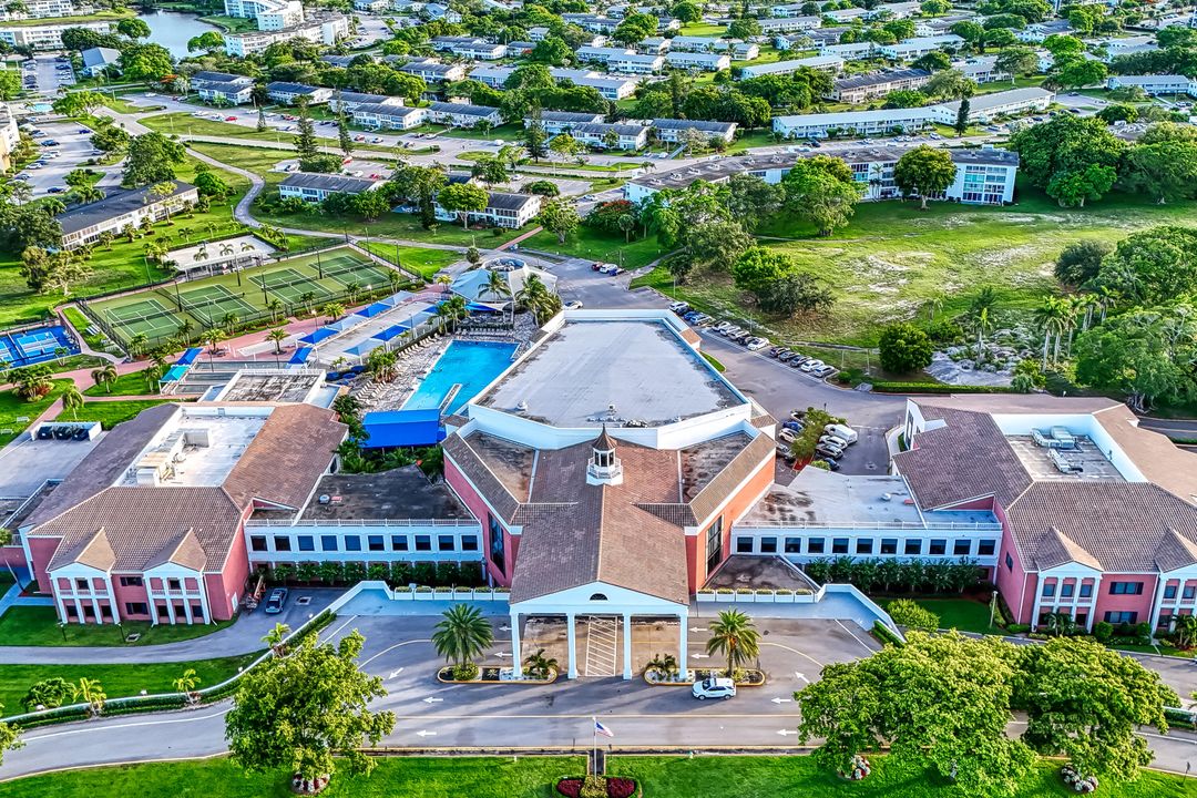 Active With Contract: $134,900 (2 beds, 2 baths, 841 Square Feet)