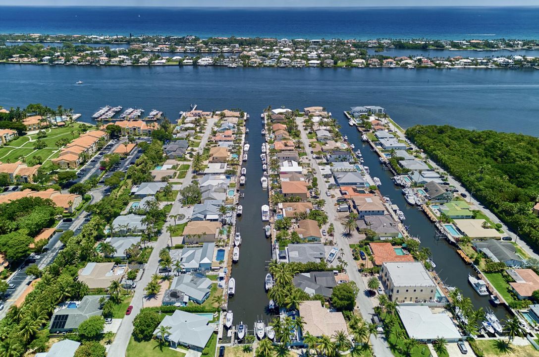 For Rent: $15,500 (5 beds, 4 baths, 2906 Square Feet)