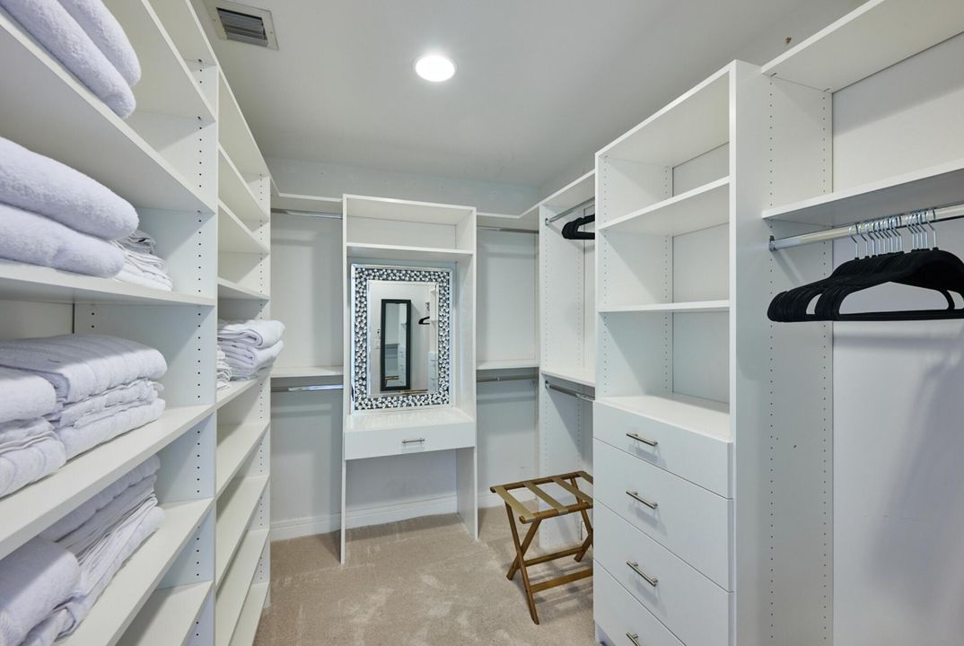 For Rent: $15,500 (5 beds, 4 baths, 2906 Square Feet)