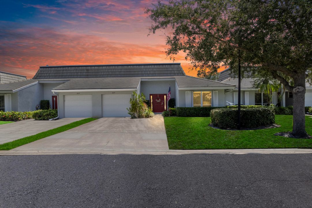 Active With Contract: $287,000 (2 beds, 2 baths, 1177 Square Feet)