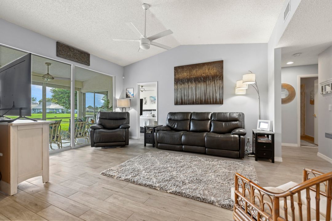 Active With Contract: $287,000 (2 beds, 2 baths, 1177 Square Feet)