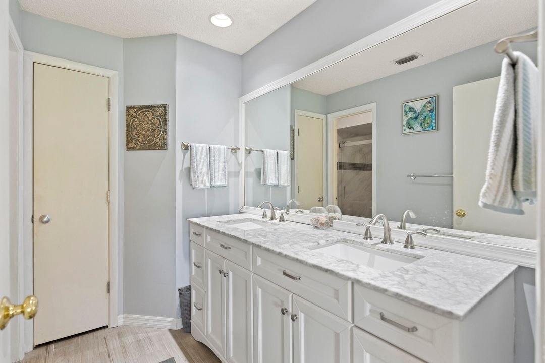 Active With Contract: $287,000 (2 beds, 2 baths, 1177 Square Feet)