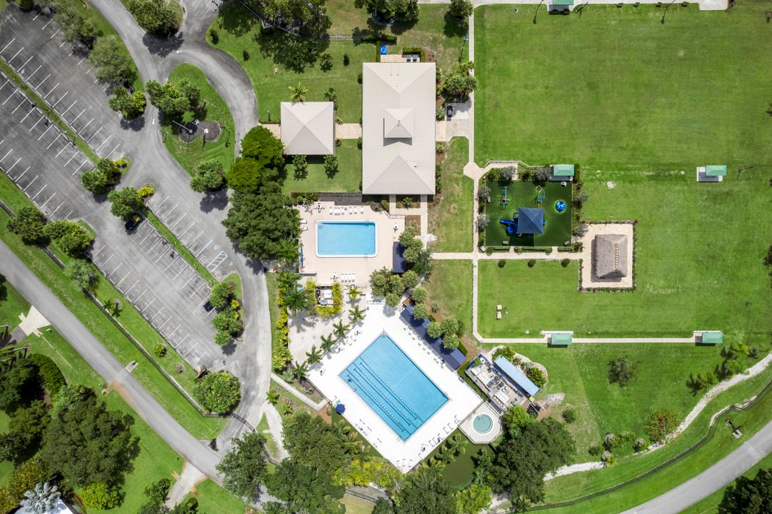 Active With Contract: $287,000 (2 beds, 2 baths, 1177 Square Feet)