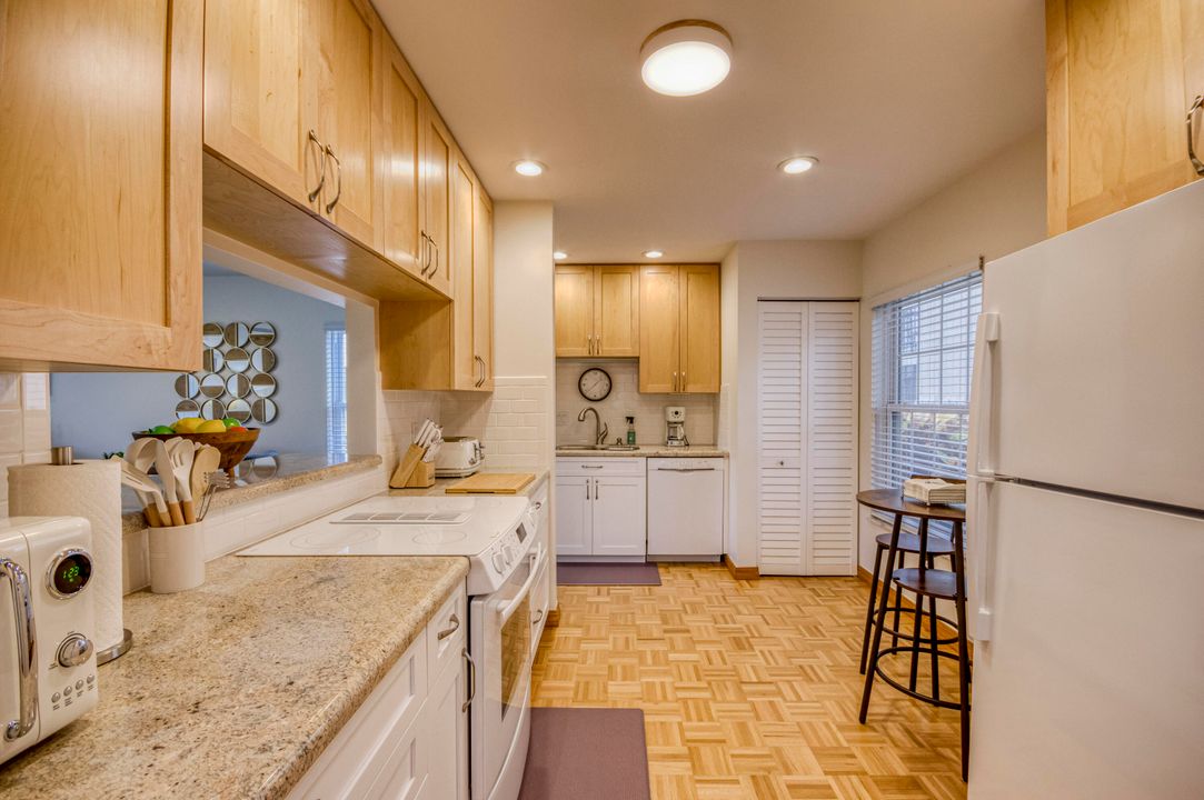 出租: $5,000 (2 贝兹, 2 浴室, 1251 平方英尺)