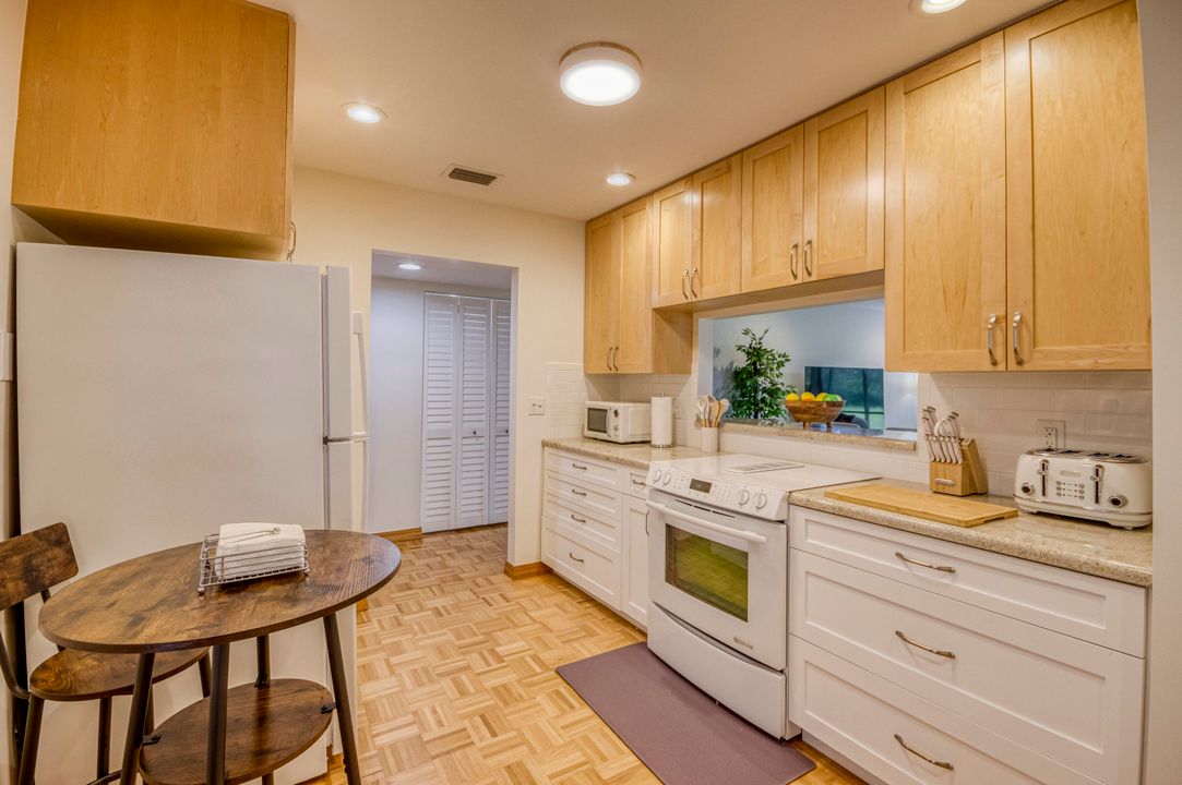 出租: $5,000 (2 贝兹, 2 浴室, 1251 平方英尺)