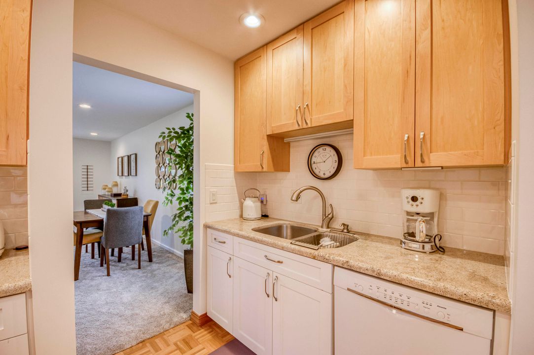 出租: $5,000 (2 贝兹, 2 浴室, 1251 平方英尺)