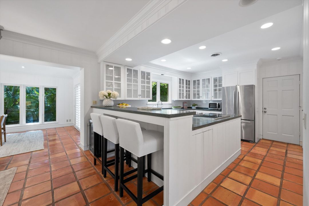 待售: $8,350,000 (3 贝兹, 3 浴室, 2877 平方英尺)