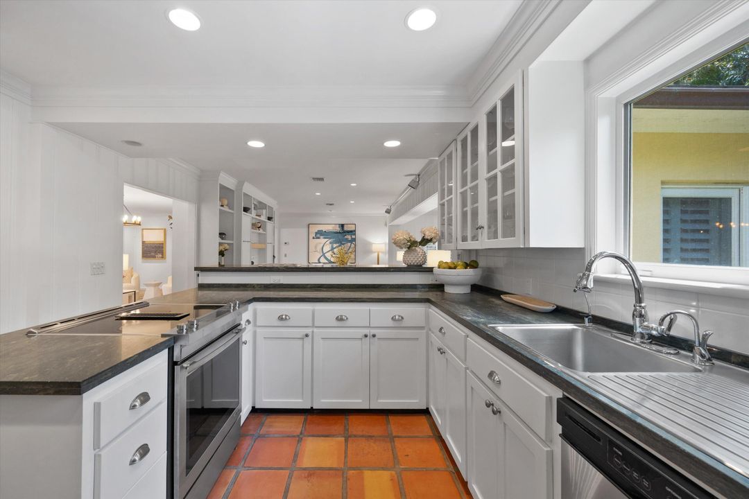 待售: $8,350,000 (3 贝兹, 3 浴室, 2877 平方英尺)