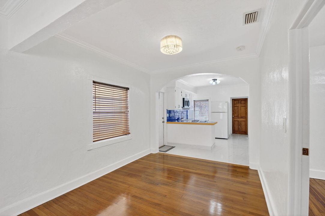 For Sale: $345,000 (2 beds, 1 baths, 1106 Square Feet)