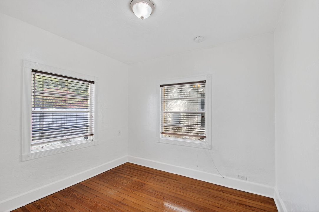 For Sale: $345,000 (2 beds, 1 baths, 1106 Square Feet)