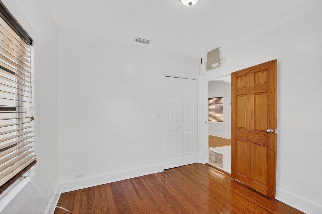 For Sale: $345,000 (2 beds, 1 baths, 1106 Square Feet)