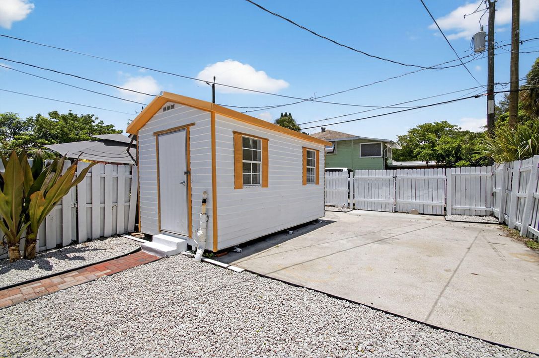 For Sale: $345,000 (2 beds, 1 baths, 1106 Square Feet)