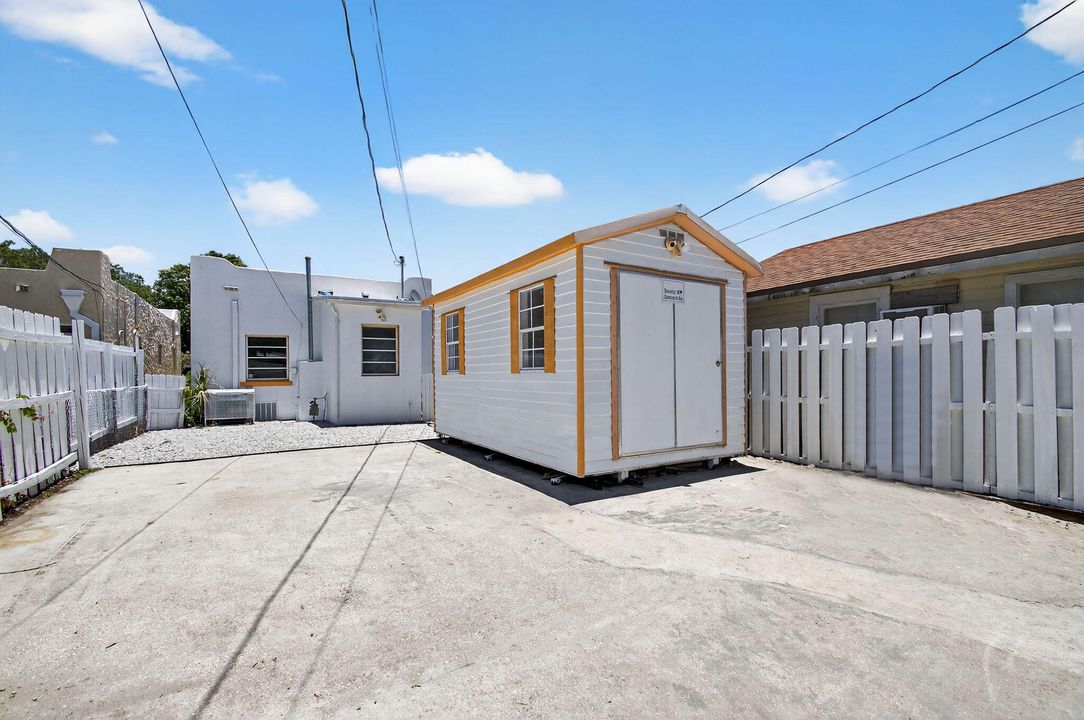 For Sale: $345,000 (2 beds, 1 baths, 1106 Square Feet)