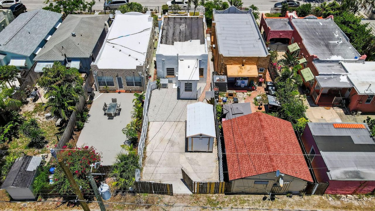 For Sale: $345,000 (2 beds, 1 baths, 1106 Square Feet)