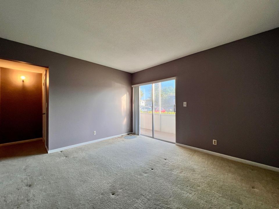 待售: $80,000 (1 贝兹, 1 浴室, 684 平方英尺)