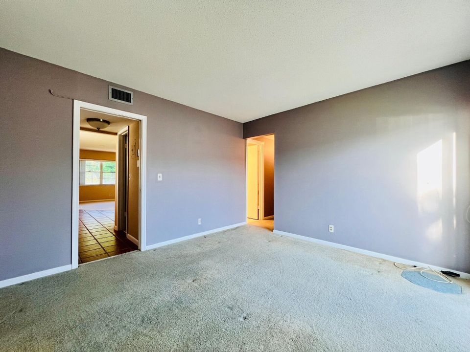 待售: $80,000 (1 贝兹, 1 浴室, 684 平方英尺)