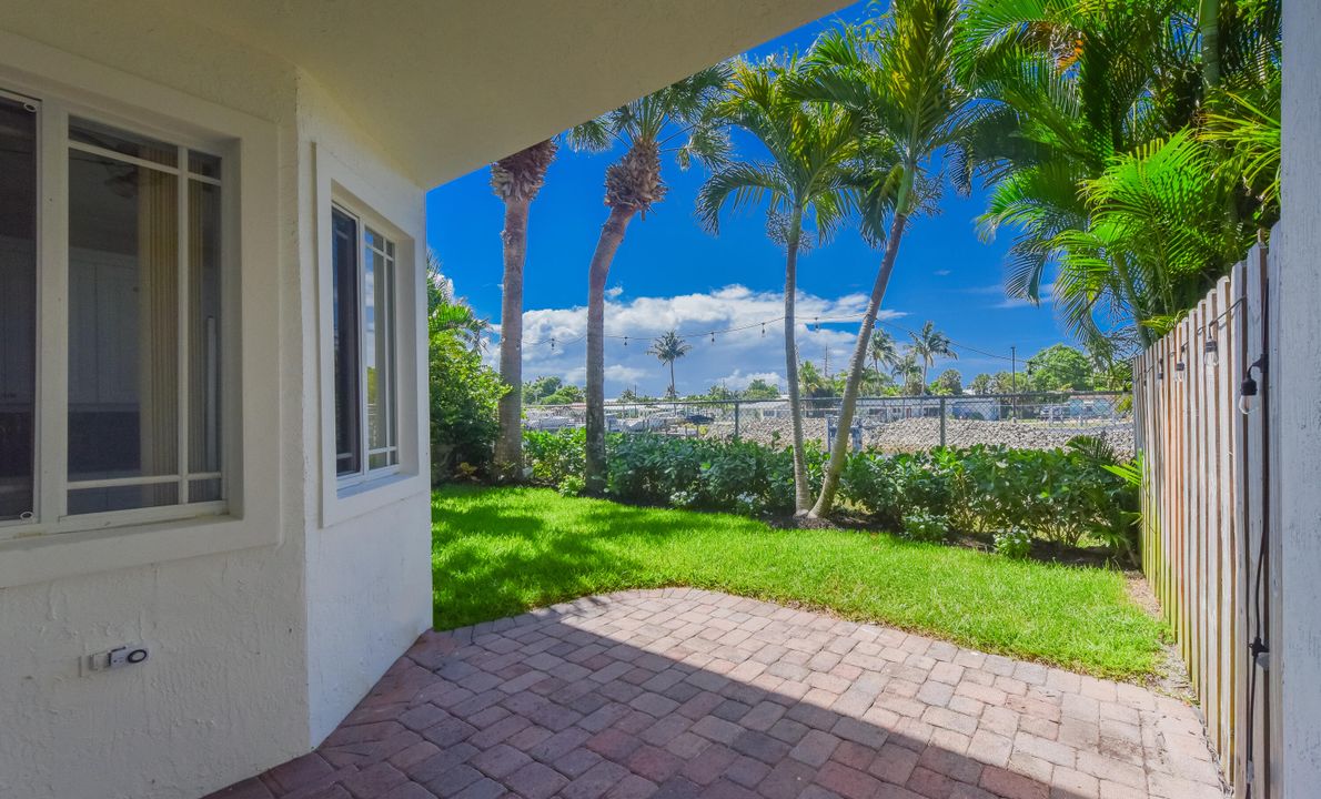 For Sale: $549,900 (4 beds, 2 baths, 1945 Square Feet)