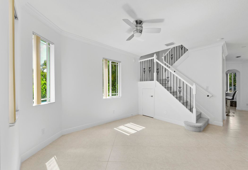 For Sale: $549,900 (4 beds, 2 baths, 1945 Square Feet)