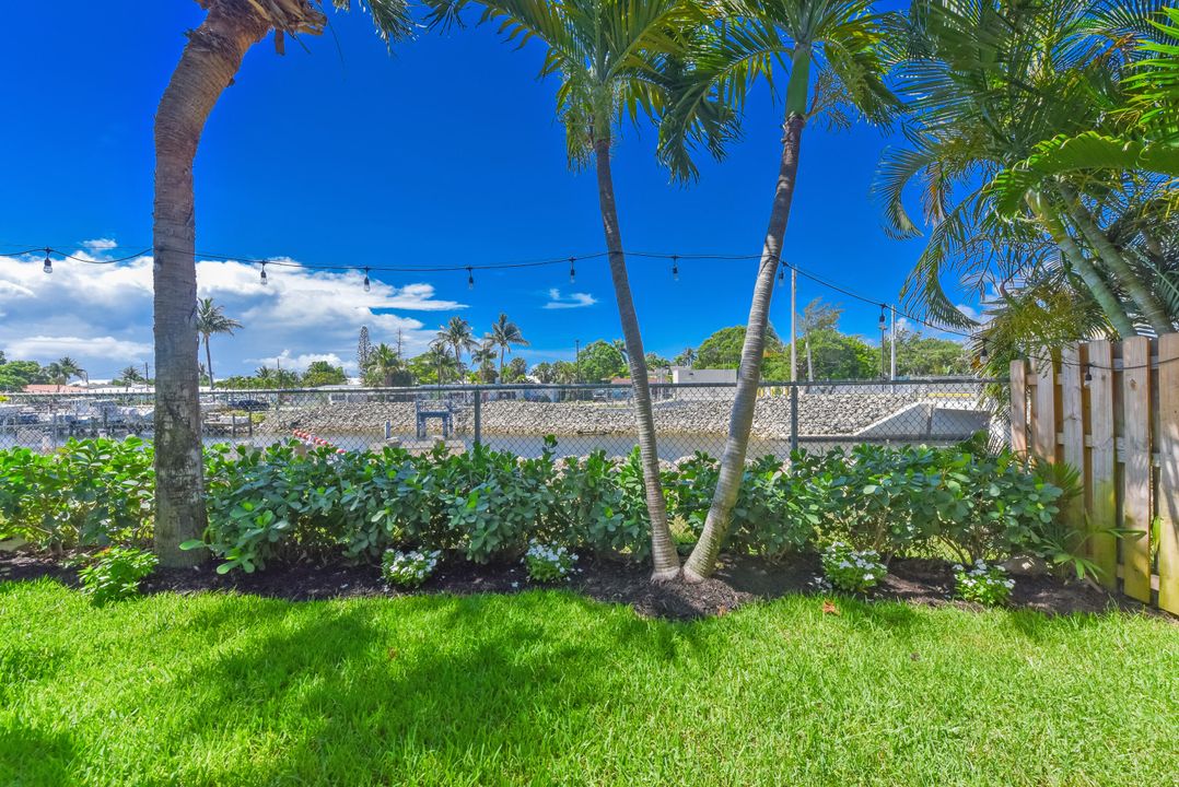 For Sale: $549,900 (4 beds, 2 baths, 1945 Square Feet)