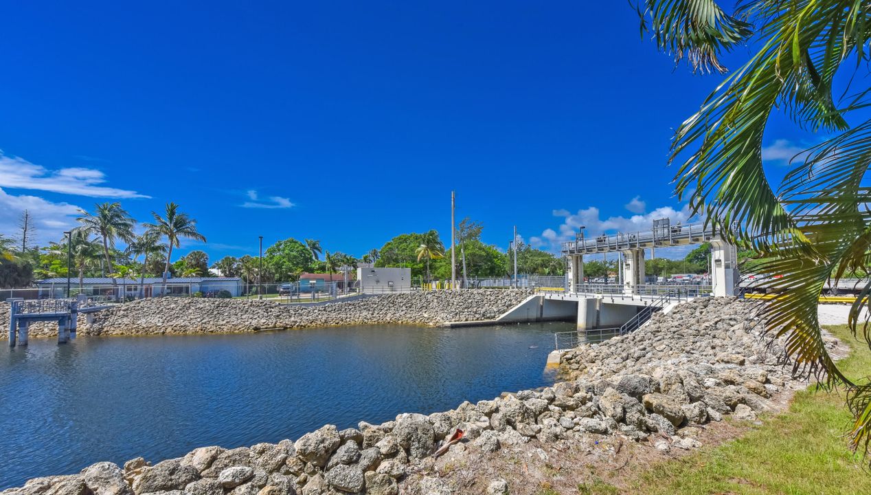 For Sale: $549,900 (4 beds, 2 baths, 1945 Square Feet)