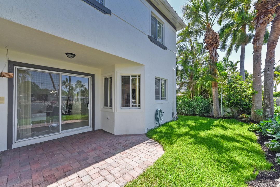 For Sale: $549,900 (4 beds, 2 baths, 1945 Square Feet)