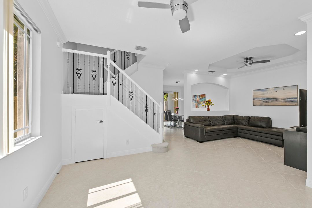 For Sale: $549,900 (4 beds, 2 baths, 1945 Square Feet)