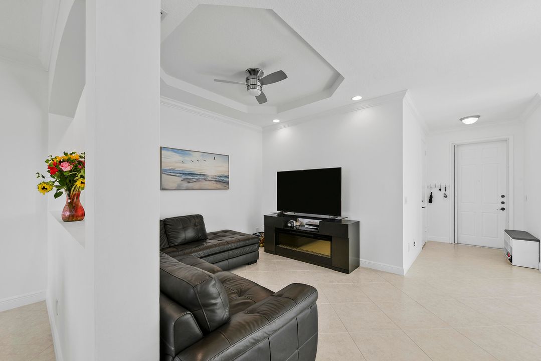 For Sale: $549,900 (4 beds, 2 baths, 1945 Square Feet)