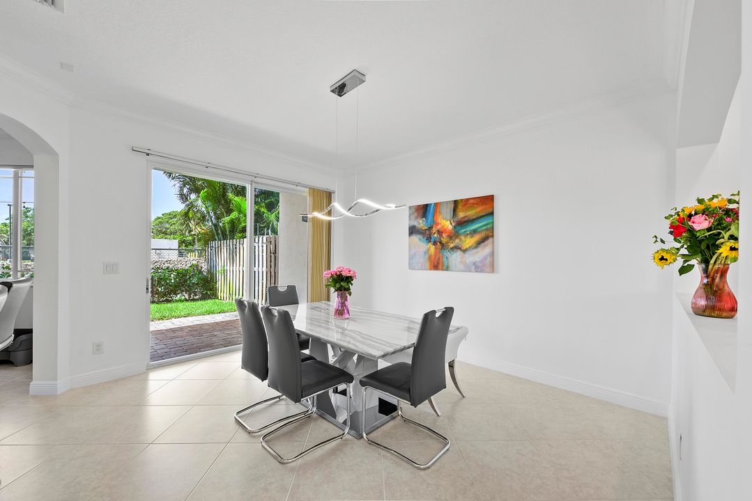 For Sale: $549,900 (4 beds, 2 baths, 1945 Square Feet)