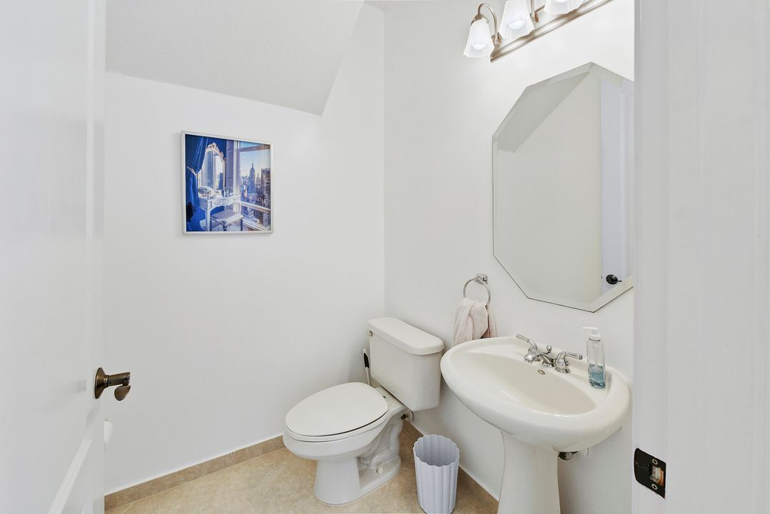 For Sale: $549,900 (4 beds, 2 baths, 1945 Square Feet)