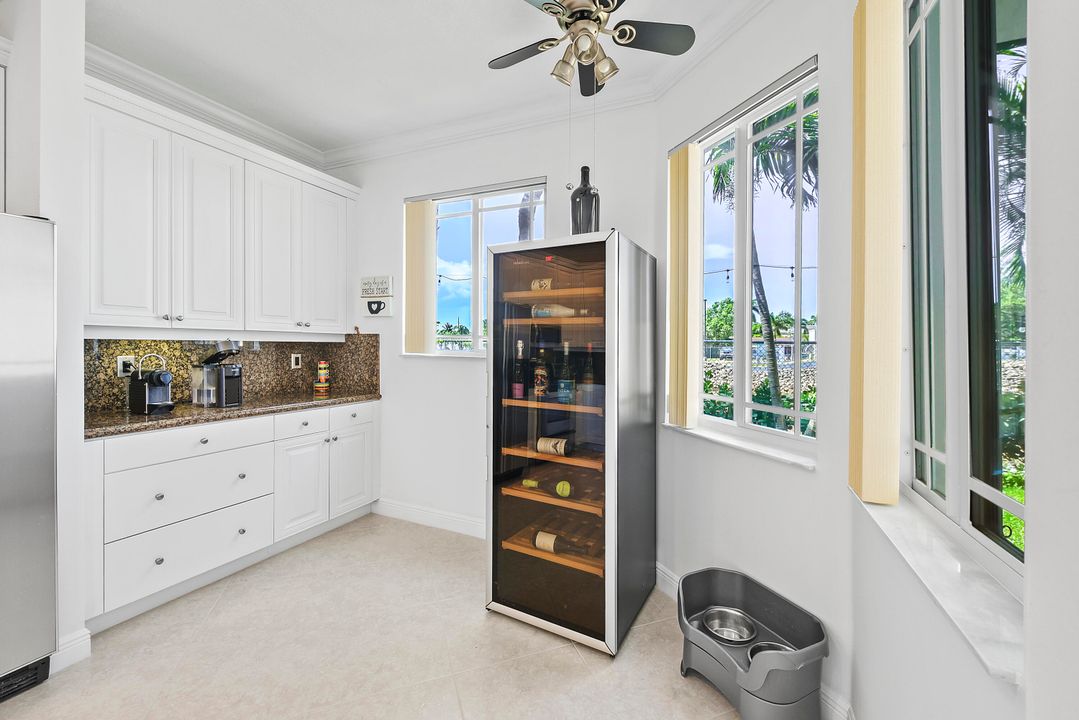 For Sale: $549,900 (4 beds, 2 baths, 1945 Square Feet)