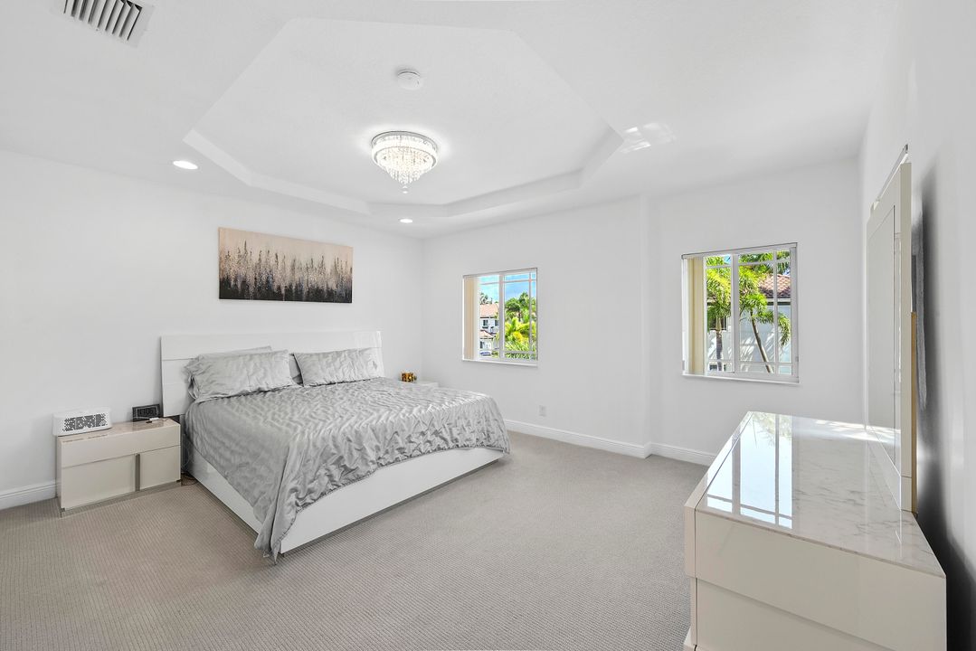 For Sale: $549,900 (4 beds, 2 baths, 1945 Square Feet)