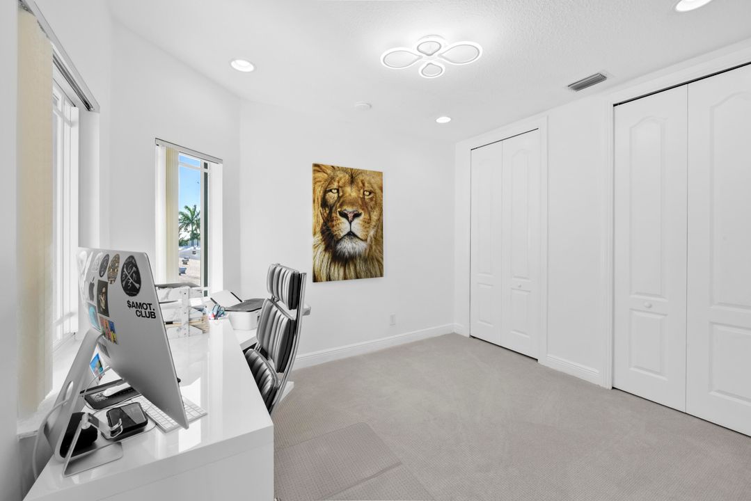 For Sale: $549,900 (4 beds, 2 baths, 1945 Square Feet)