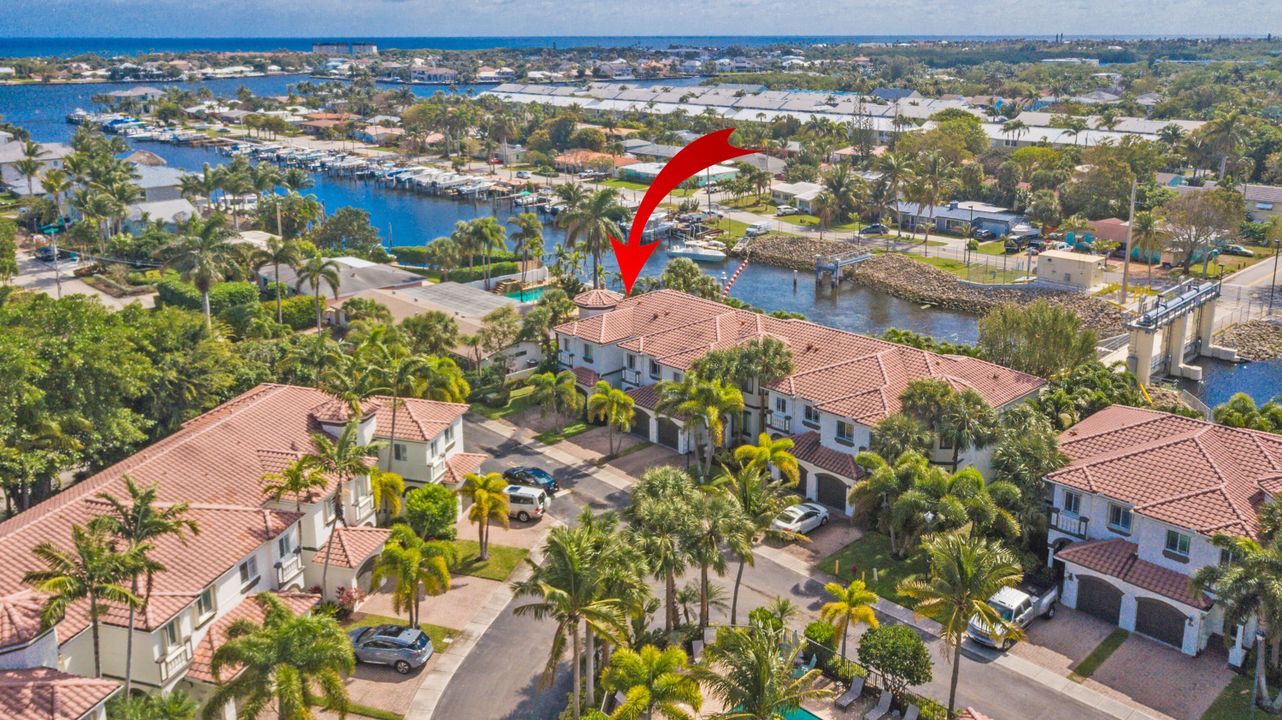 For Sale: $549,900 (4 beds, 2 baths, 1945 Square Feet)